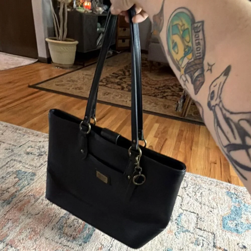 Frye and Co. Black Tote Shoulder Bag Magnetic Closure Gold Hardware Charm - Picture 4 of 7
